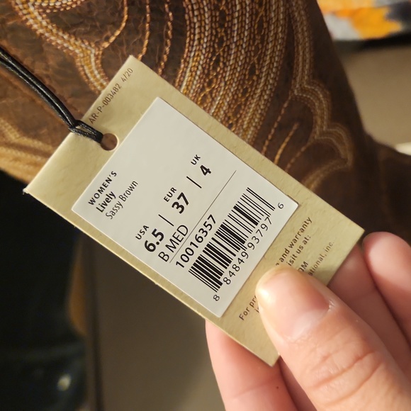 Ariat - Picture 2 of 5